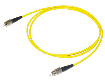 黄色いケーブル、SM の MM の繊維光学が付いている FC 繊維のパッチ・コード